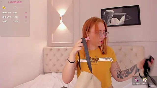 anniemartinezz online show from February 6, 2025, 11:43 am
