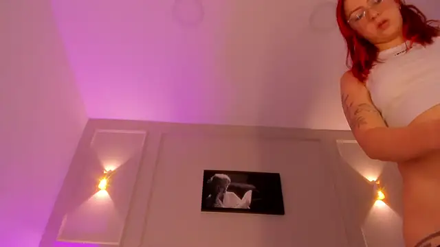 anniemartinezz online show from September 15, 2025, 12:27 pm