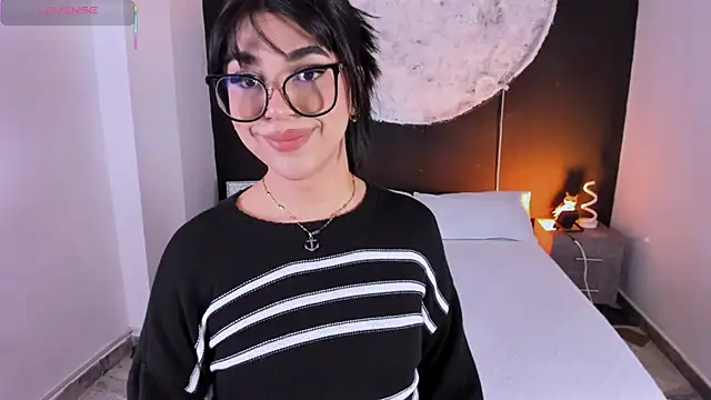 RoseCassie online show from December 4, 2025, 1:53 pm