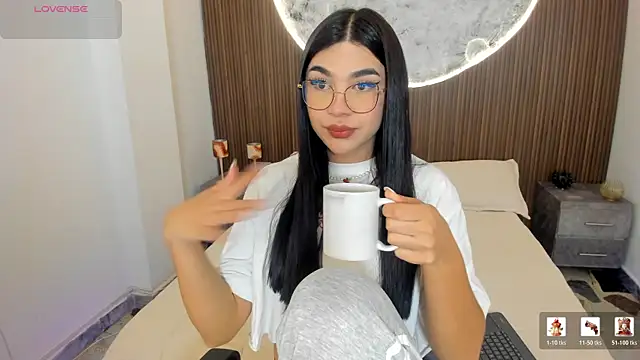 Snapshot of RoseCassie chatting on April 3, 2026, 1:20 pm RoseCassie online show from April 3, 2026, 1:20 pm