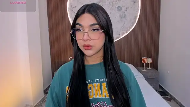 Snapshot of RoseCassie chatting on April 7, 2026, 1:33 pm RoseCassie online show from April 7, 2026, 1:33 pm