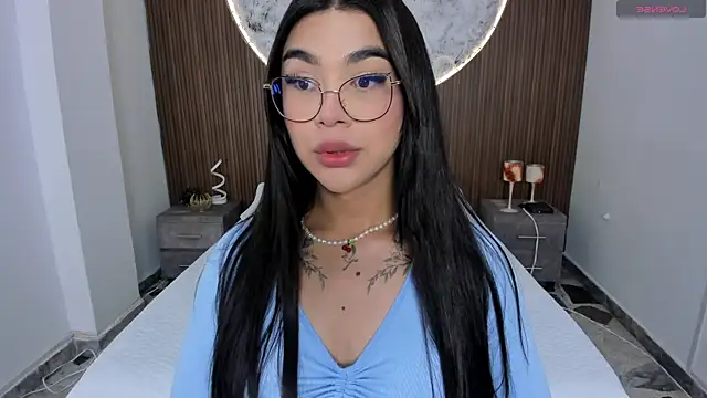 Snapshot of RoseCassie chatting on May 18, 2026, 1:06 pm RoseCassie online show from May 18, 2026, 1:06 pm