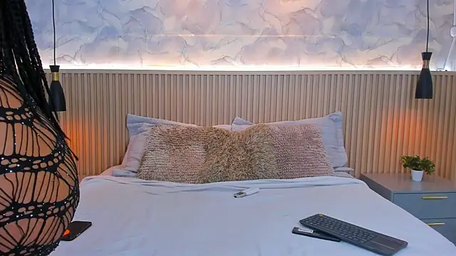 AinaraJimenez online show from October 2, 2025, 9:00 pm