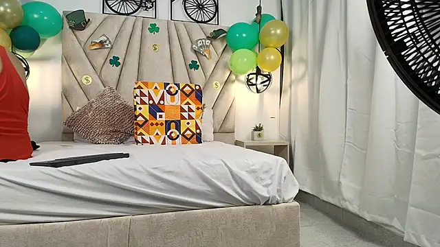 Valentinadiazz1 online show from March 18, 2025, 1:21 am