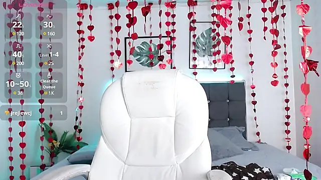 mia collens online show from February 12, 2025, 2:24 am