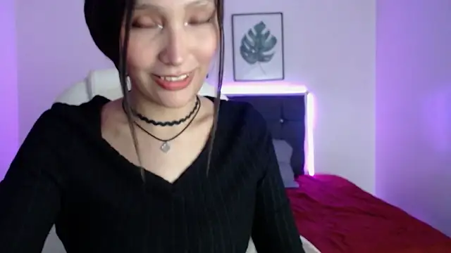 mia collens online show from September 26, 2025, 3:32 am