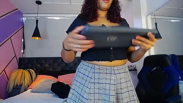 lauraltt online show from December 30, 2024, 1:14 pm