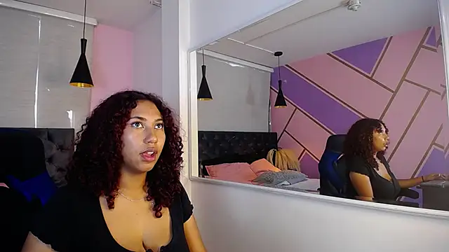 lauraltt online show from December 30, 2024, 7:21 pm