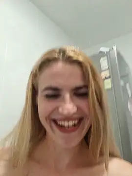 Snapshot of Anne-Mo chatting on October 6, 2025, 6:49 pm Anne-Mo online show from October 6, 2025, 6:49 pm
