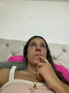 evaFiore online show from March 16, 2025, 8:43 pm