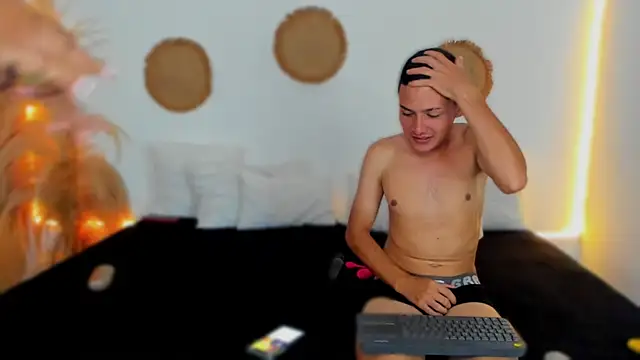 Snapshot of TifannyRossiii chatting on March 22, 2025, 10:04 pm TifannyRossiii online show from March 22, 2025, 10:04 pm