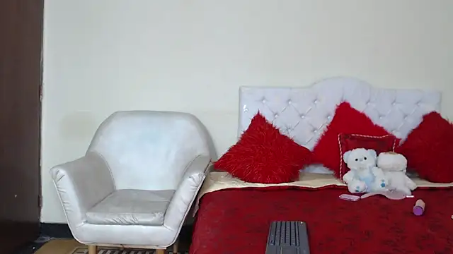 Mariana 16  online show from January 7, 2025, 11:56 pm