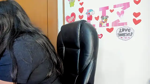 lizzie c online show from March 4, 2025, 11:43 pm