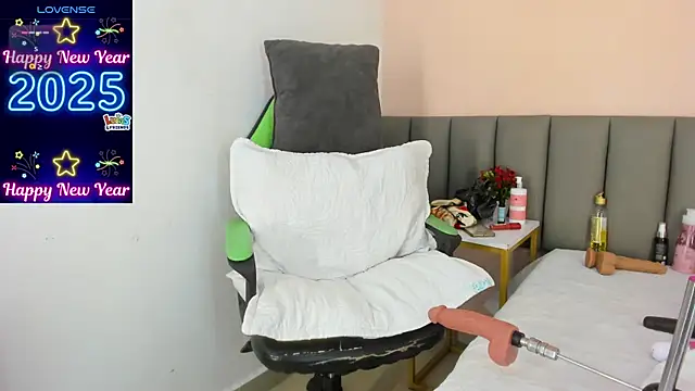 celeste smmith  online show from January 14, 2025, 4:04 am