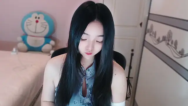 xiao-xiao-D online show from November 28, 2025, 5:43 am