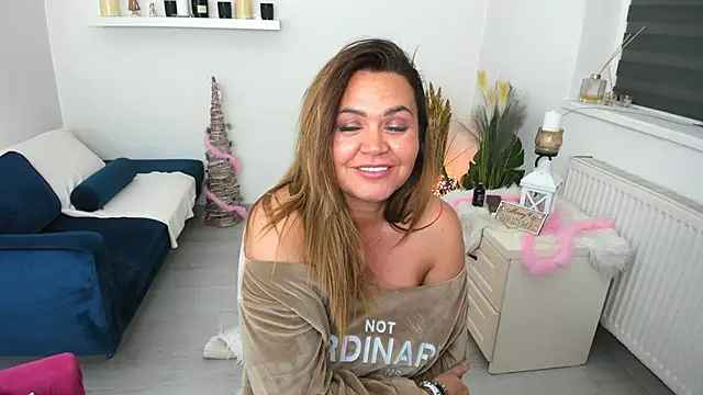 Snapshot of Aileen_Stone chatting on December 19, 2024, 6:12 pm Aileen Stone online show from December 19, 2024, 6:12 pm