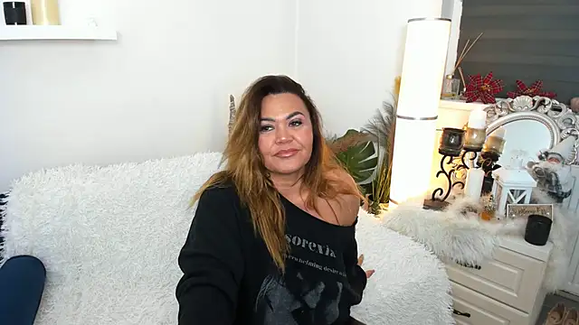 Snapshot of Aileen_Stone chatting on December 28, 2024, 4:41 pm Aileen Stone online show from December 28, 2024, 4:41 pm