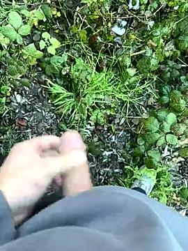 Snapshot of BobMeinster chatting on November 21, 2025, 1:32 pm BobMeinster online show from November 21, 2025, 1:32 pm