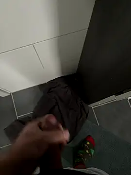 Snapshot of BobMeinster chatting on November 25, 2025, 10:37 am BobMeinster online show from November 25, 2025, 10:37 am