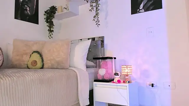 Snapshot of Alissonroses chatting on September 24, 2025, 9:18 pm Alissonroses online show from September 24, 2025, 9:18 pm