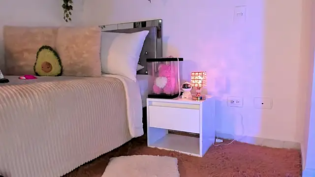 Snapshot of Alissonroses chatting on October 31, 2025, 11:50 pm Alissonroses online show from October 31, 2025, 11:50 pm