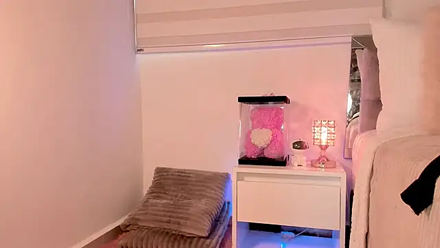 Alissonroses online show from March 29, 2026, 9:15 pm