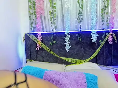 CintiaWalker online show from October 30, 2025, 12:50 pm