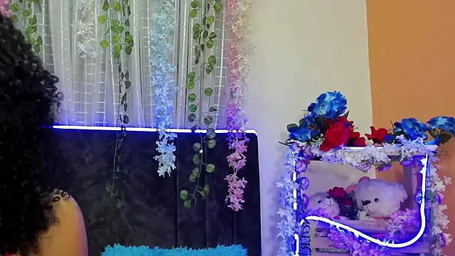 CintiaWalker online show from November 12, 2025, 12:27 pm