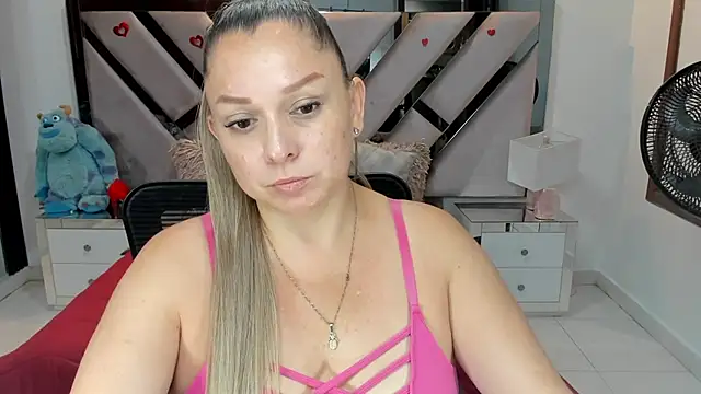 natalia5560 online show from October 8, 2025, 12:58 pm