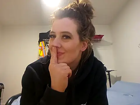 stunnaagirll online show from October 11, 2025, 7:01 pm