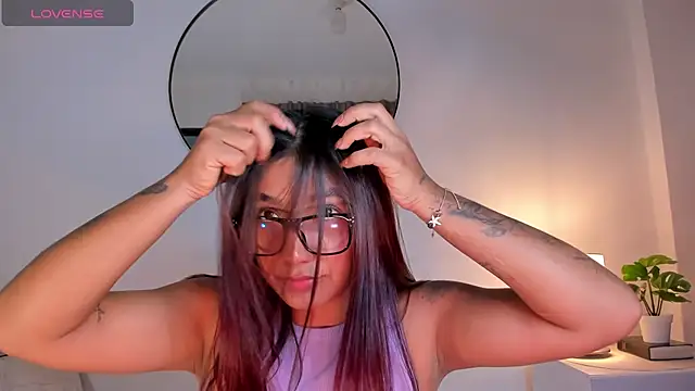 martina roldam online show from February 25, 2025, 8:36 am