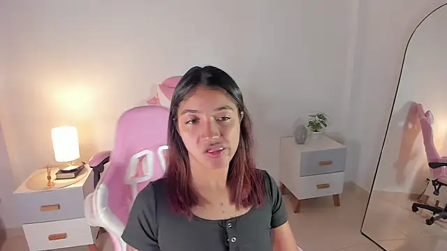 martina roldam online show from September 30, 2025, 1:21 am