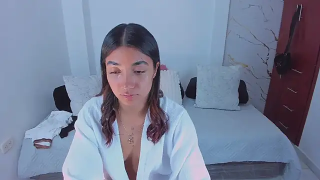 martina roldam online show from April 8, 2026, 12:54 am