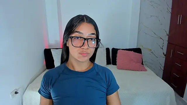 martina roldam online show from May 14, 2026, 7:37 am