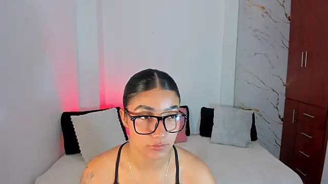 martina roldam online show from May 22, 2026, 4:08 am
