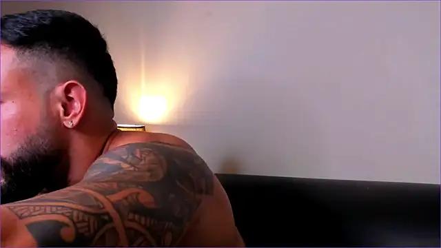 BradLeon  online show from December 22, 2025, 2:19 am