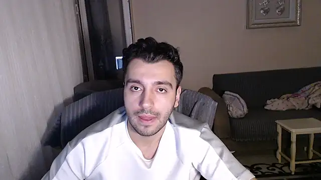 handsomeee04 online show from September 30, 2025, 12:59 am