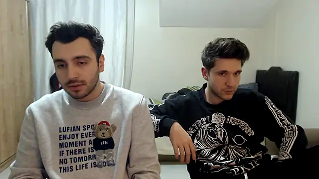 handsomeee04 online show from October 14, 2025, 9:15 pm