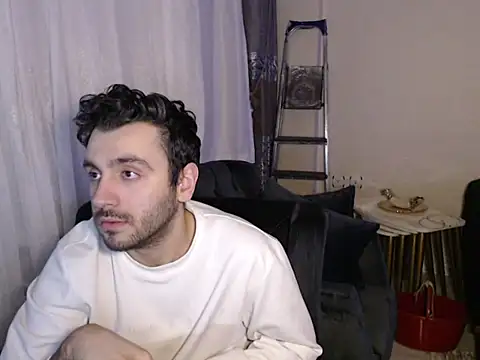 handsomeee04 online show from April 15, 2026, 10:21 pm