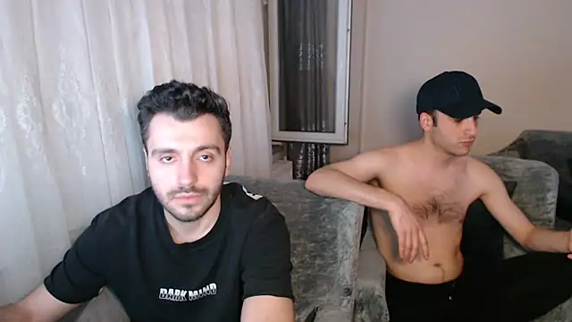 handsomeee04 online show from May 16, 2026, 10:52 pm