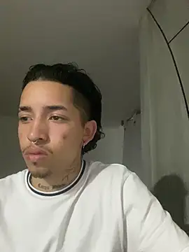 Snapshot of iamcloe_11 chatting on October 15, 2025, 2:55 am iamcloe 11 online show from October 15, 2025, 2:55 am