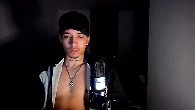 Snapshot of iamcloe_11 chatting on October 22, 2025, 3:51 am iamcloe 11 online show from October 22, 2025, 3:51 am