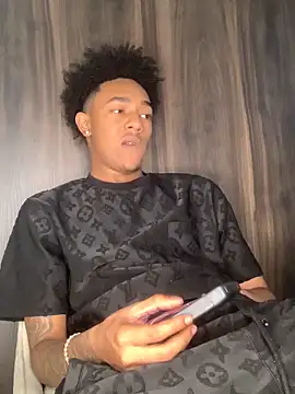 Boy cock18 online show from November 4, 2025, 11:15 pm