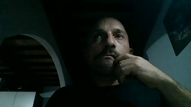 Snapshot of SPRUZZOLO80 chatting on May 14, 2026, 5:42 pm SPRUZZOLO80 online show from May 14, 2026, 5:42 pm