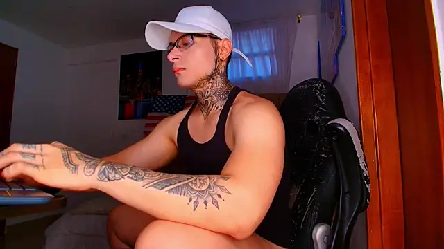 DennisWalkerr online show from October 10, 2025, 10:42 pm