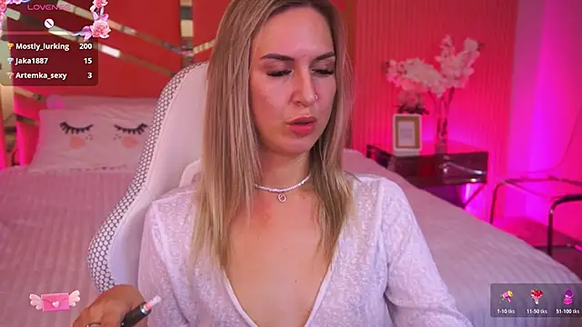 LovelyMollyy online show from November 3, 2025, 6:03 am