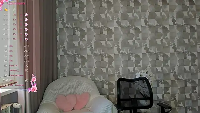 Snapshot of Lovely_Lure chatting on January 21, 2025, 5:05 am Lovely Lure online show from January 21, 2025, 5:05 am