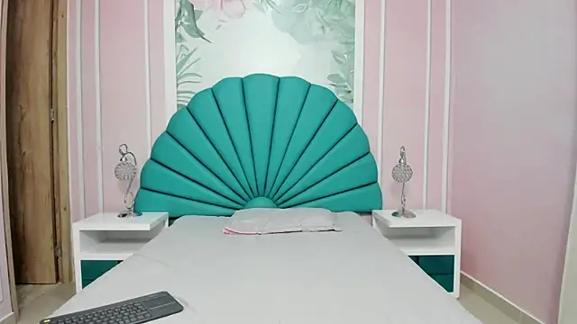 Daphne Fox  online show from January 21, 2025, 2:11 am