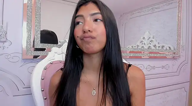 Daphne Fox  online show from March 8, 2025, 9:17 am