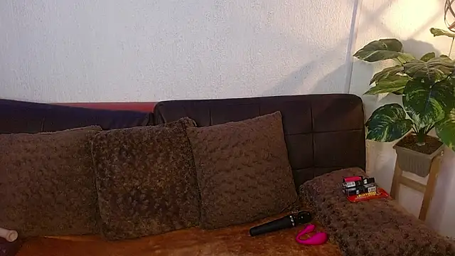 nikkystorm1  online show from December 19, 2025, 2:57 pm